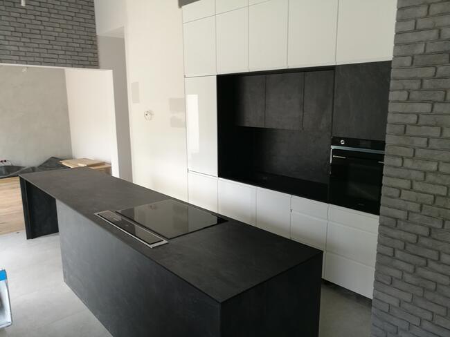 Blaty kompaktowe obróbka, montaż. Mat. własny i powierzony.