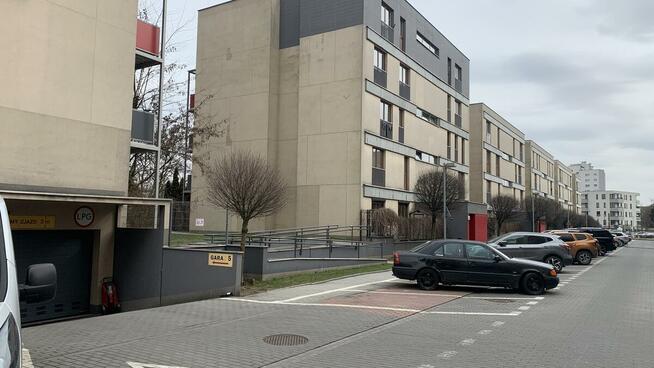 Miejsce parkingowe w garażu podziemnym os Mozarta obok Lidla