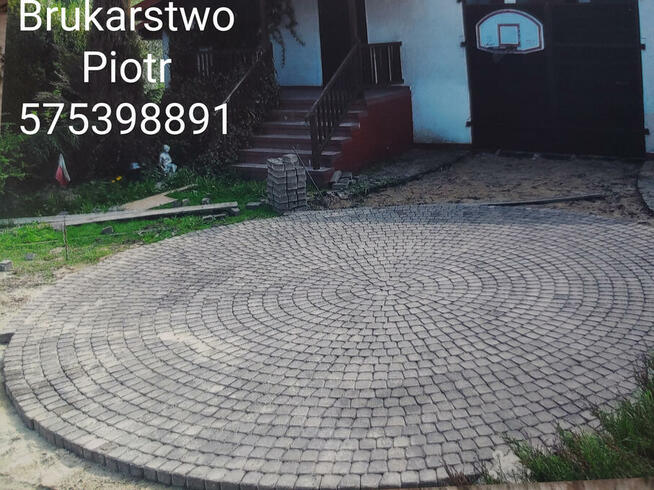 Ukladanie kostki brukowej solidnie i terminowo