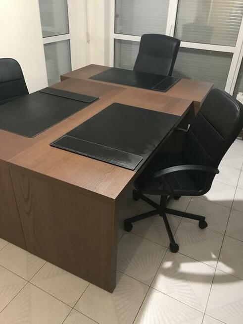 Biurko z wysuwanym panelem Ikea model Malm