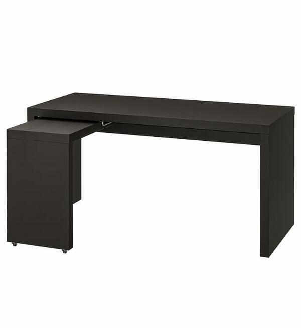 Biurko z wysuwanym panelem Ikea model Malm
