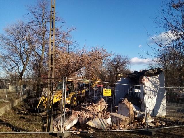 Wywóz odpadów z remontu i budowy pojazdem typu hakowiec