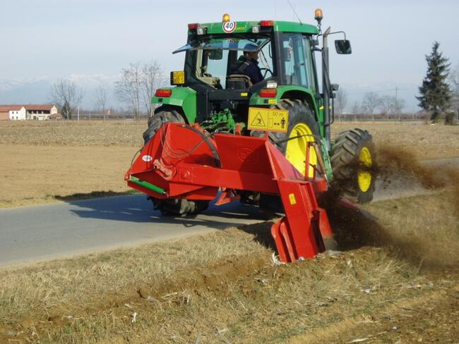 Frezarka do rowów melioracyjnych Ø 40 do 70 cm, napęd WOM