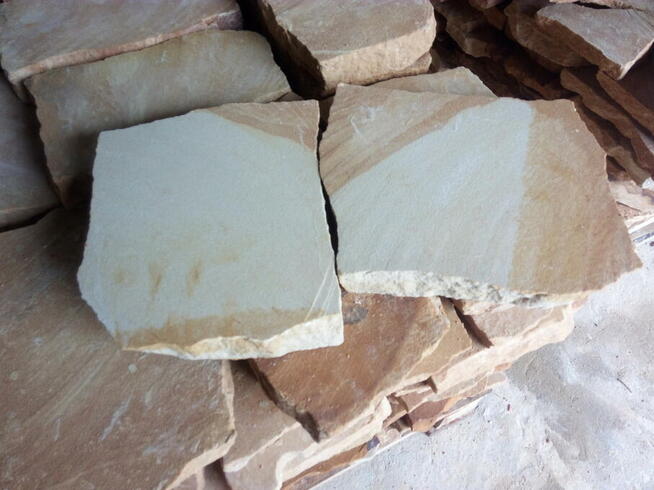 Płyty chodnikowe z piaskowca