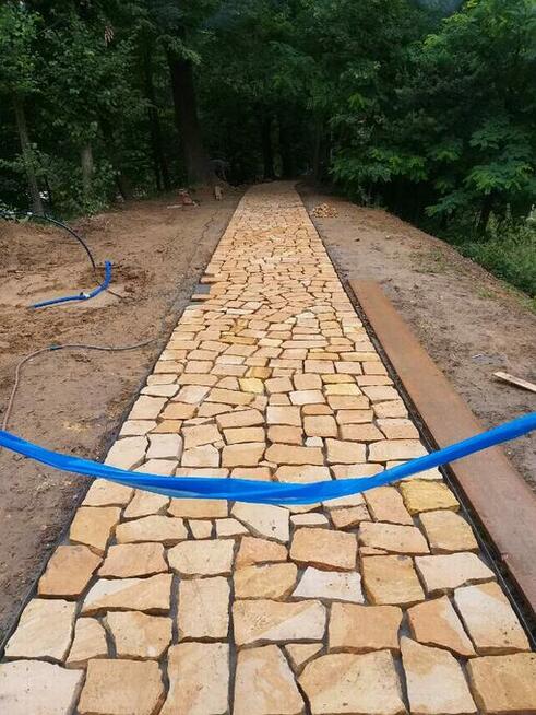 Płyty chodnikowe z piaskowca