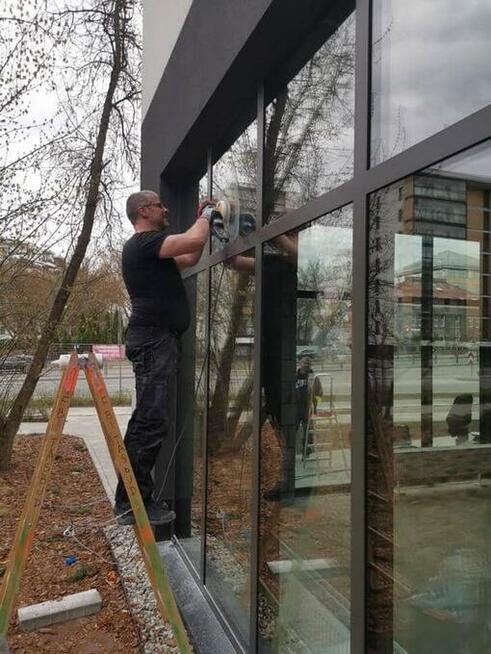 Polerowanie szyb okiennych Warszawa Usuwanie rys z szyby