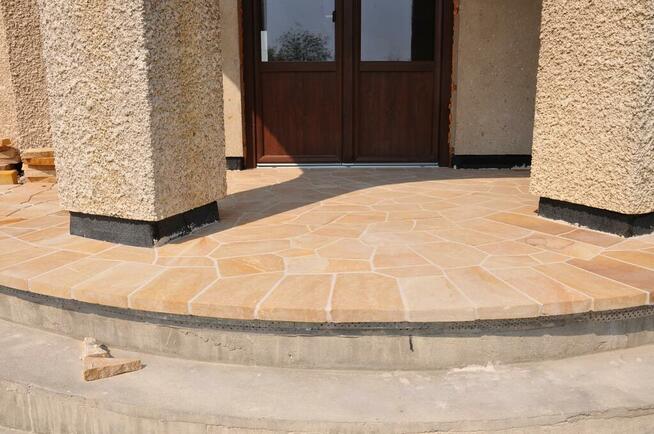 Płyty chodnikowe z piaskowca