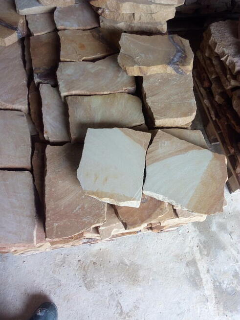 Płyty chodnikowe z piaskowca