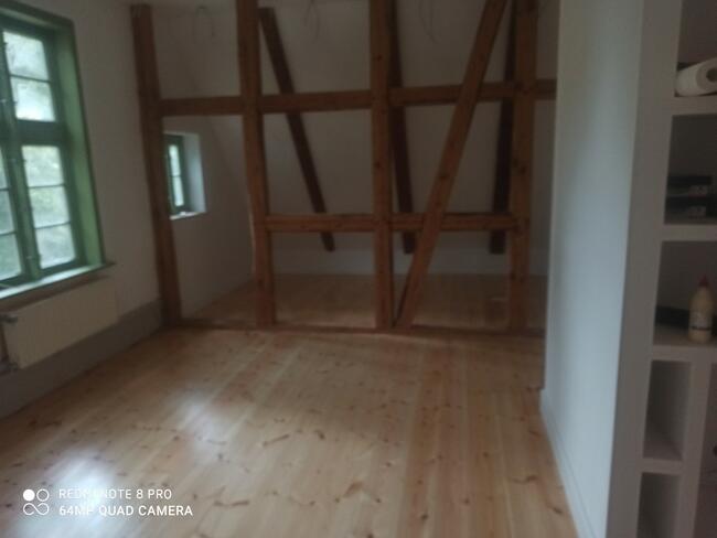 Podłogi drewniane cyklinowanie montaż