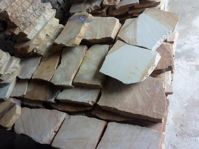 Płyty chodnikowe z piaskowca