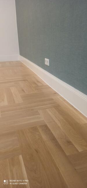 Podłogi drewniane cyklinowanie montaż