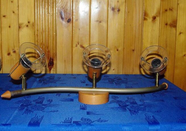 Kinkiet z trzema punktami światła