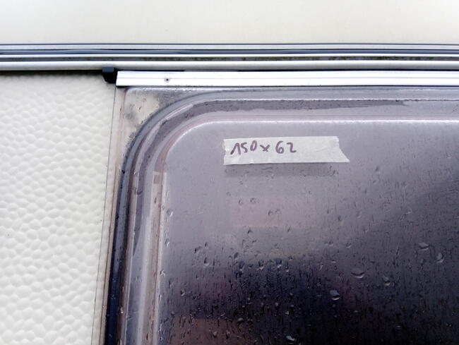 Okna do przyczepy kempingowej różne rodzaje