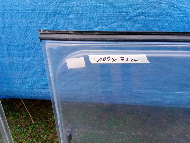 Okna do przyczepy kempingowej różne rodzaje