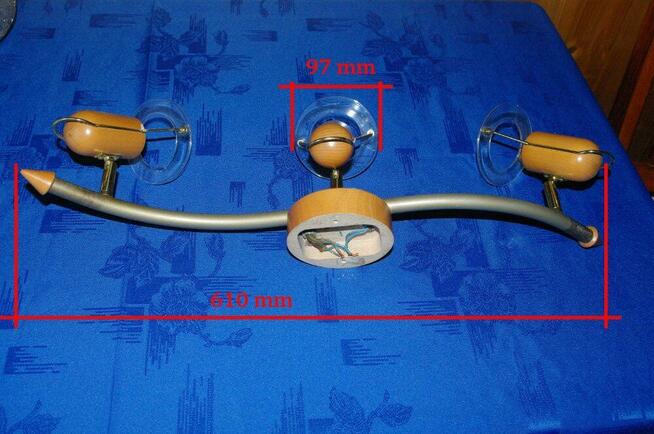 Kinkiet z trzema punktami światła