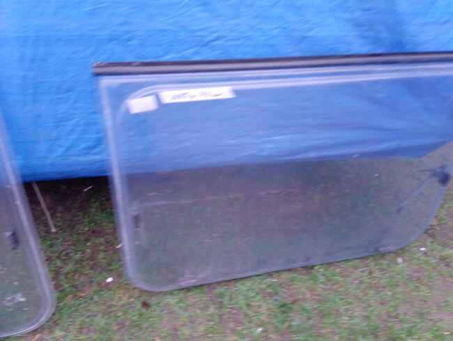 Okna do przyczepy kempingowej różne rodzaje