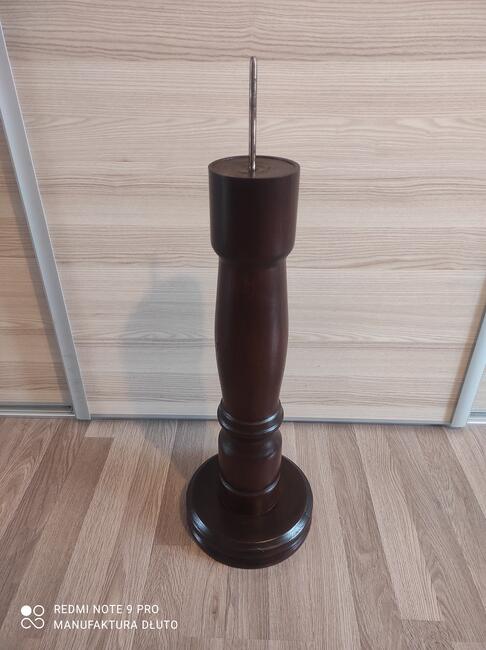 Lichtarz paschalny-swiecznik-drewniany-Podstawa pod Paschał