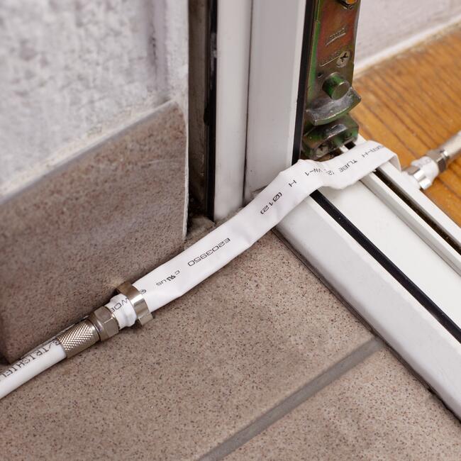 Przejście podokienne przelotka antenowa Wtyk F