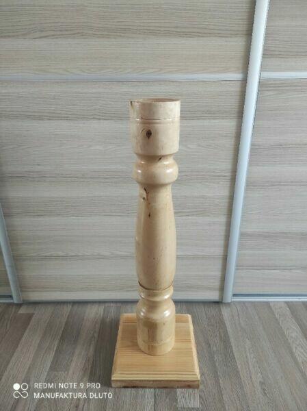 Lichtarz paschalny-swiecznik-drewniany-Podstawa pod Paschał