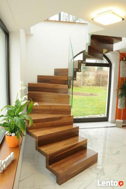 Schody dębowe, jesionowe, orzech amerykański