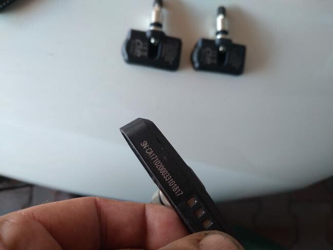 sprzedam czujnikami ciśnienia do reno scenik clio prawie now