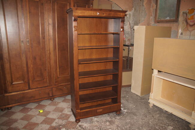 Do gabinetu, na wymiar biblioteka i inne lada, itp