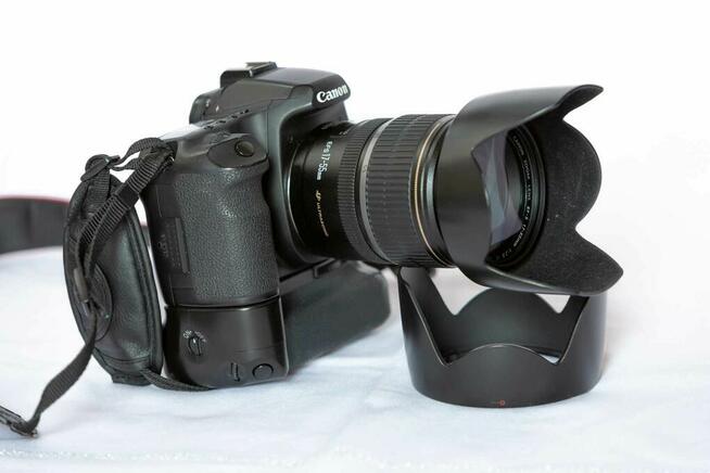 Canon 50d + canon 17-55 2.8 IS USM + grip