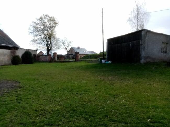 Dom z zabudowaniami gospodarczymi 1 km od Nysy
