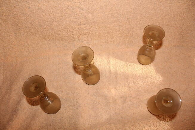 Kieliszki na nóżkach 4 sztuki PRL Stan BDB