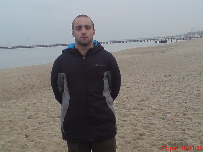 Witam jestem Artur szukam dziewczyny wolnej i ładnej i zgrab