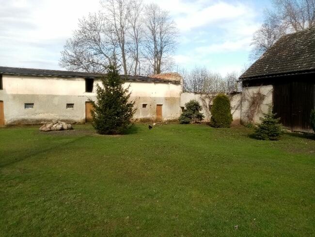 Dom z zabudowaniami gospodarczymi 1 km od Nysy