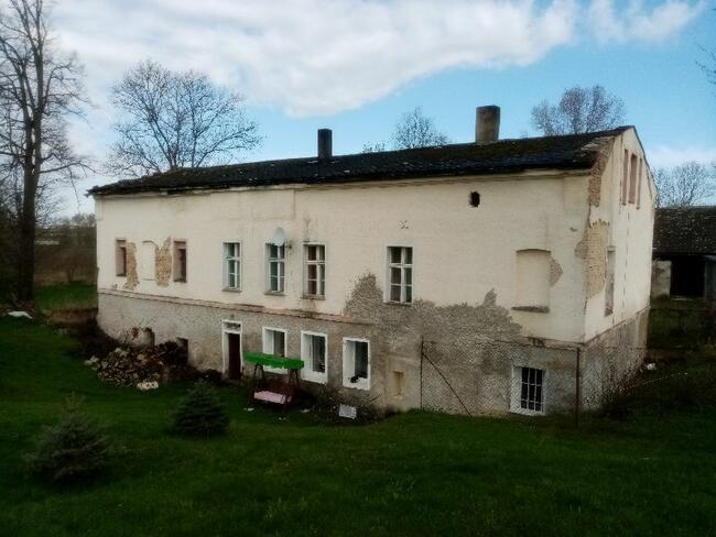 Dom z zabudowaniami gospodarczymi 1 km od Nysy