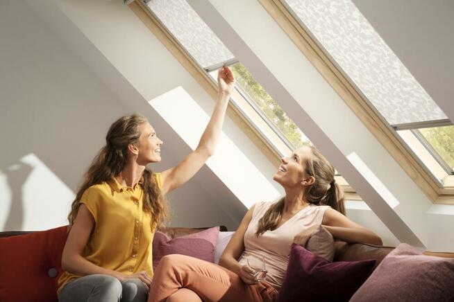 Roleta dekoracyjna RHL MK00 1086 kolor beż do okien VELUX