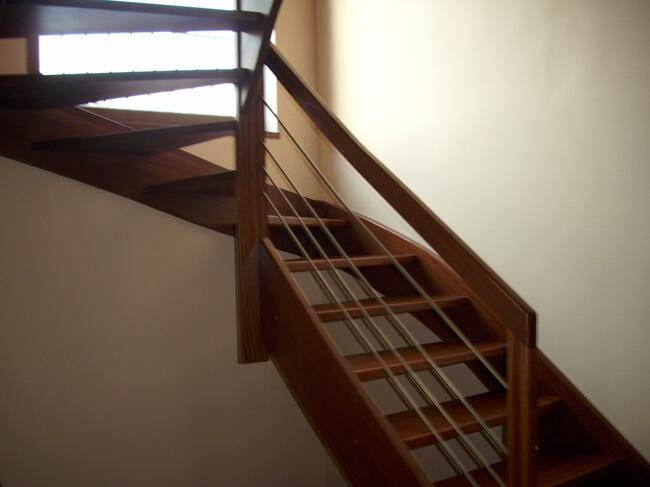 Nowoczesne lub tradycyjne schody drewniane