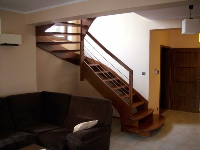 Nowoczesne lub tradycyjne schody drewniane