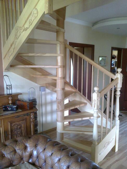 Nowoczesne lub tradycyjne schody drewniane