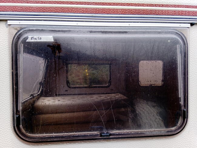 Okno do przyczepy kempingowej przód