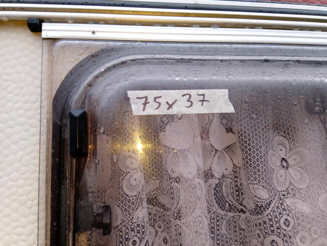 Okno do przyczepy kempingowej przód