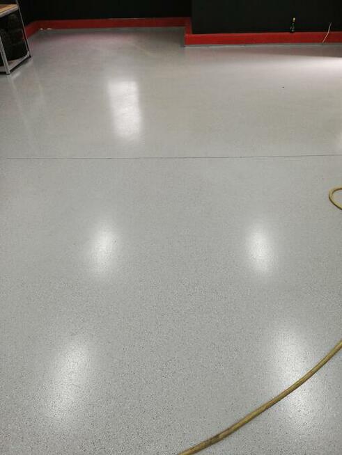 Posadzki przemysłowe oraz mixokretem