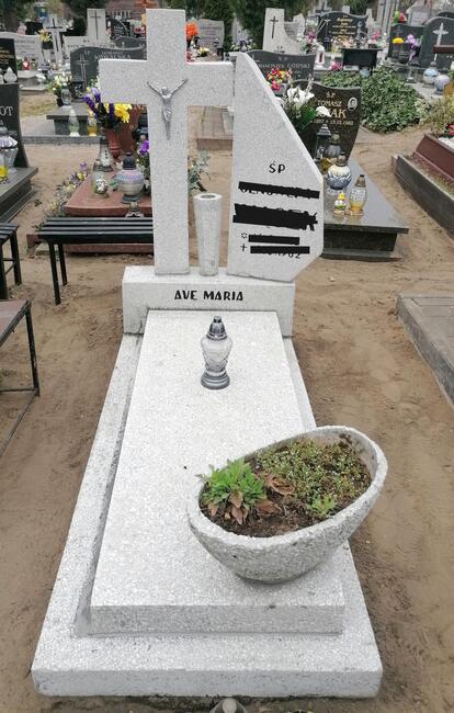 NAGROBKI CZYSZCZENIE PODNOSZENIE RENOWACJE POMNIKÓW