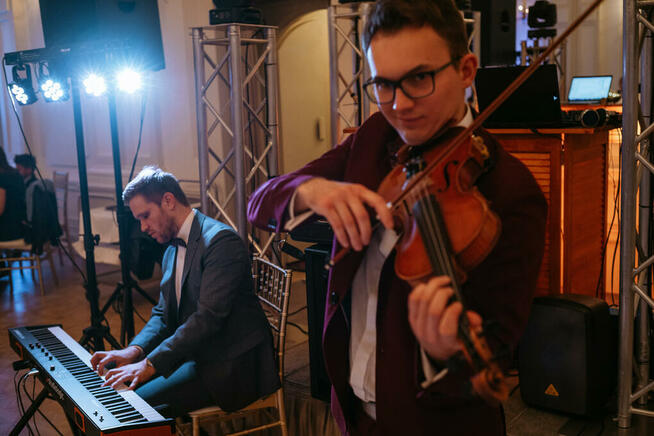 The Gentlemen Music Project // DJ i KONFERANSJER + SKRZYPCE