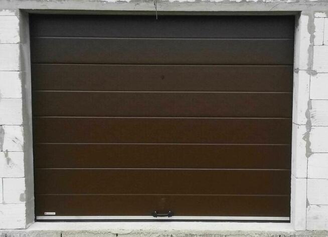 Brama garażowa segmentowa o wymiarach 2500 x 2250, biały