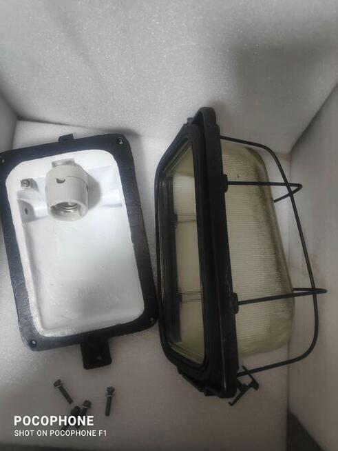 Lampa kinkiet z czasy PRL-U