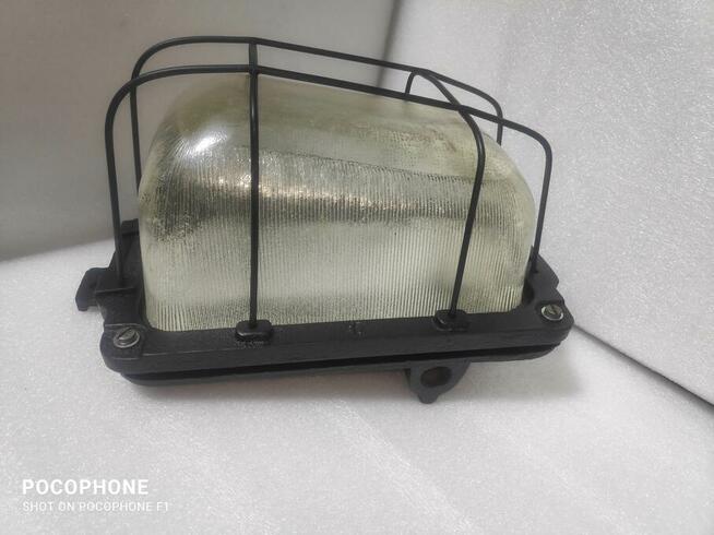 Lampa kinkiet z czasy PRL-U