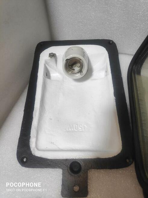 Lampa kinkiet z czasy PRL-U