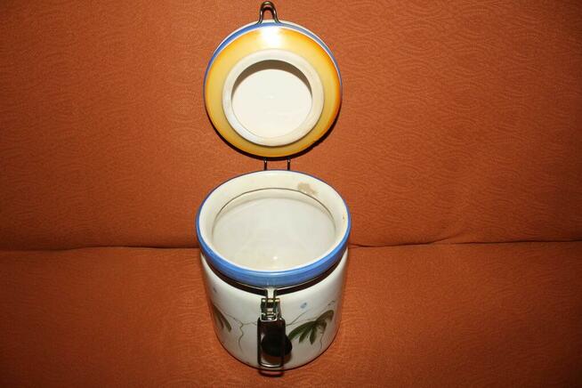 Pojemnik spożywczy z porcelitu