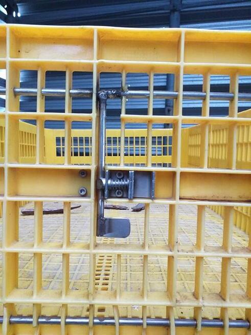 Kosze do transportu drobiu.