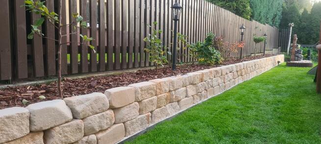 Cegła na suche murki skalne z kamienia