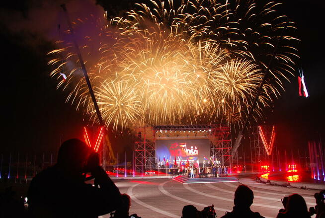 Efekty sceniczne konfetti iskry ognie fajerwerki spark dym