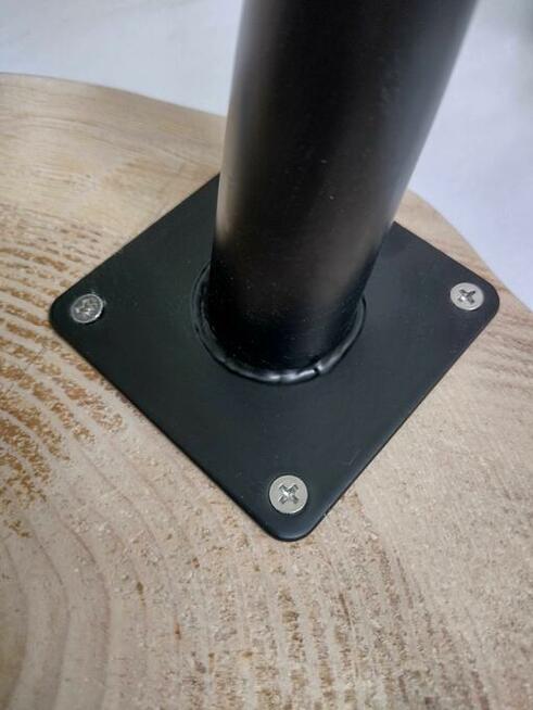 Nowy stolik kawowy z drewna świerkowego i żywicą epoksydową